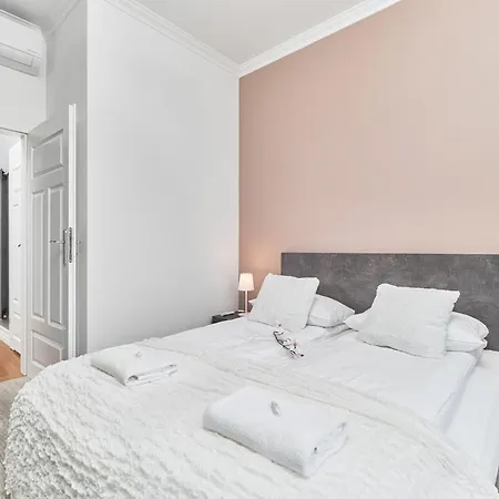 Bialoskornicza 250m To The Market Square By Renters Апартаменти