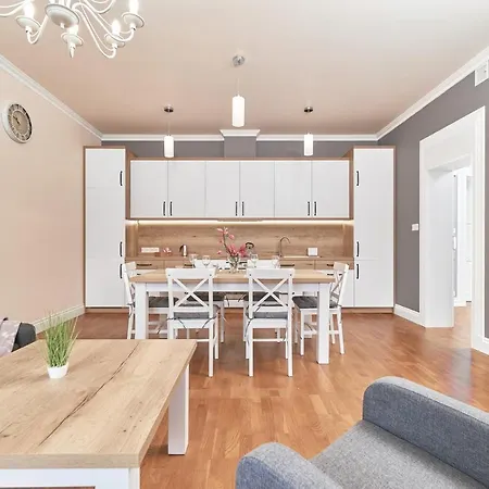 Bialoskornicza 250m To The Market Square By Renters Апартаменти *