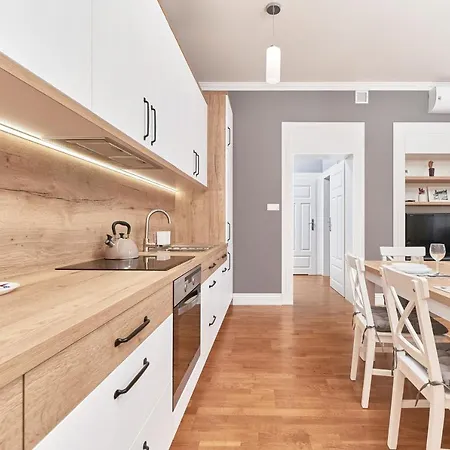 Bialoskornicza 250m To The Market Square By Renters Daire